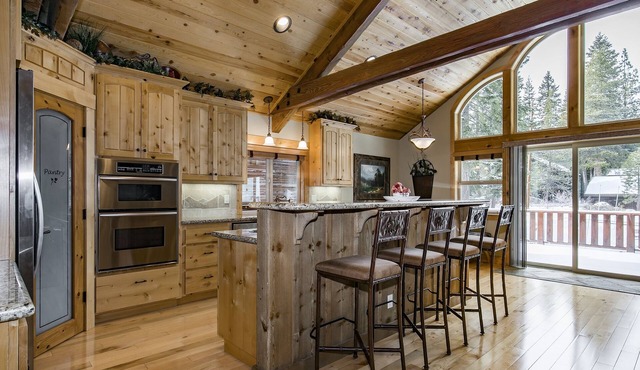 4 BR, 3 BA, 3013 sq ft Mountain Oasis at Tahoe Donner, close to Ski,Golf,Spa