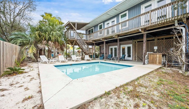 4 Br 3 Ba - Bay Front Property W/Private Pool
