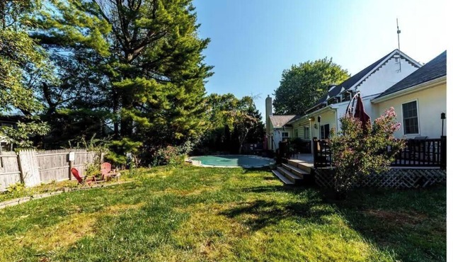 4 BR 3 BA - EV Charger - Garage & Driveway Parking