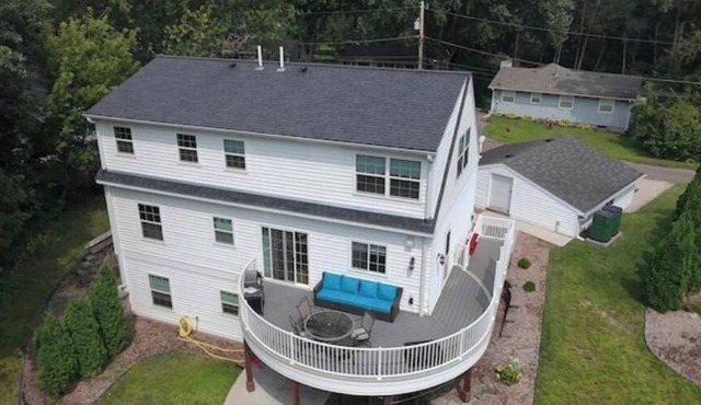 4 BR, 3 BA Family-Pet Friendly, Lake Country