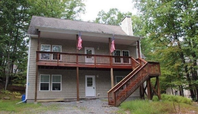 4 BR 3 Bath Centrally located in amenity filled community of Masthope. Sleep 12