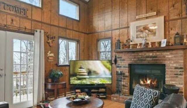 4 BR, 3FULL Ba, King Bed, 7 TVs, Fireplace, EPIC Gameroom, FirePit, A/C!