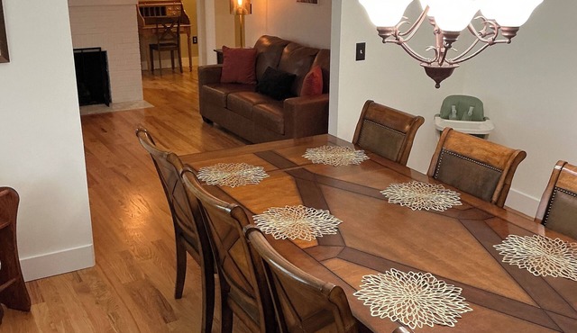 4 BR 4 Bath Ranch Home with HOT TUB and Massage Chairs, 4 Miles to Hershey