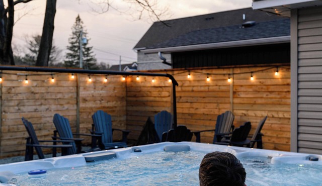 4 BR Beach Cottage: Hot Tub- Firepit-Table tennis