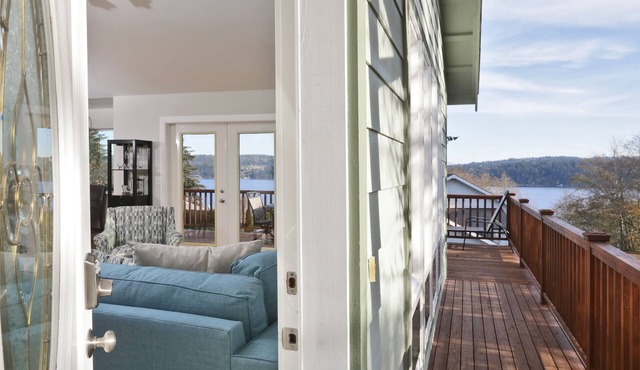 4 BR Beautiful House, stunning views, walk to Golf and Beach.