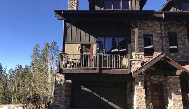 4 Br. Beautiful Luxury Mountain Townhome with 6 person hot tub