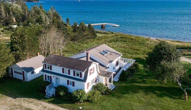 4 BR Big Waterfront Home w/Beach! [Coastal Haven]