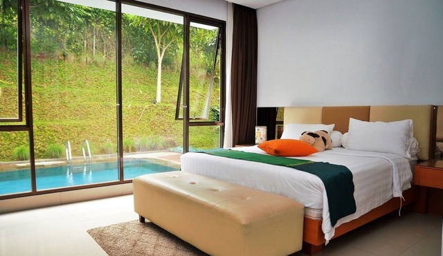 4 BR City View Villa with a private pool 3