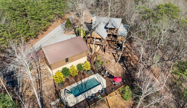 4 BR Estate-Pool-Hot Tub-Outdoor Fireplace-Epic Patio-BBQ-Pool Table-DogFriendly