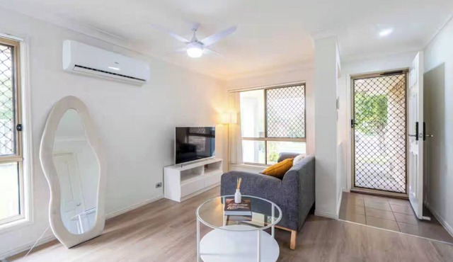 4 BR Family Retreat – 15 min to Ipswich