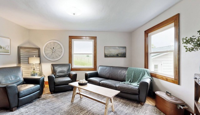 4 BR Historic Farmhouse, Dog-Friendly w/WiFi