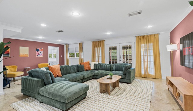 4 BR home 2 mins to NRG, 5 mins Med Center