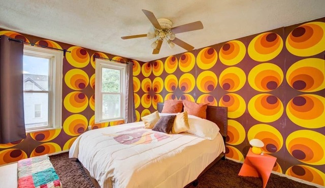 4 BR Home 5 Mins to Cedar Point, Retro 1970s!