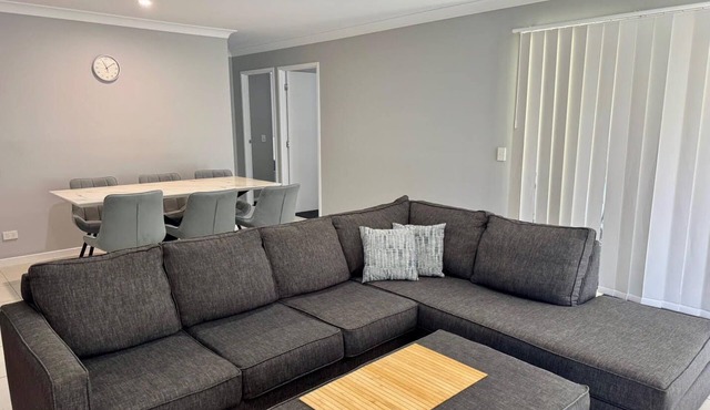 4-BR Home close to beaches and attractions. Includes access to a pool, spa, gym