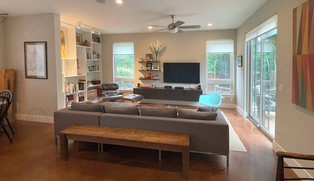 4 BR Home in West Austin - next to park with pool, playground and tennis courts