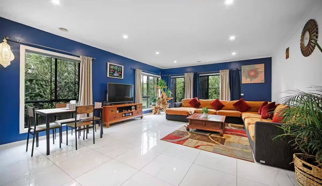 4 BR home in West of Melbourne.