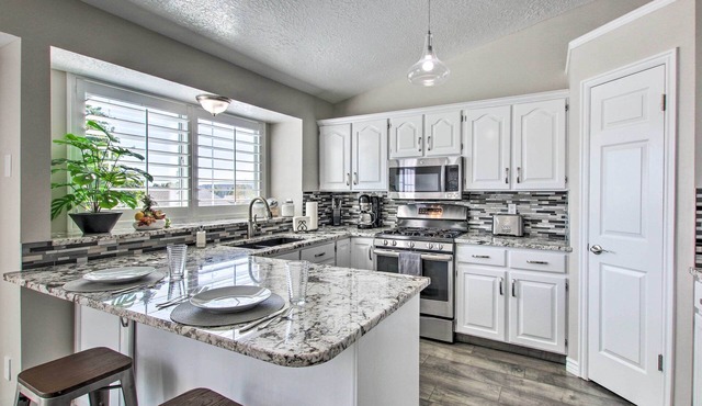 4 BR Home Near HAFB, Restaurants, & Snowbasin!