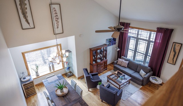 4 BR Home w/Game Room. 3 Min from WGI & minutes from Wine Trail.