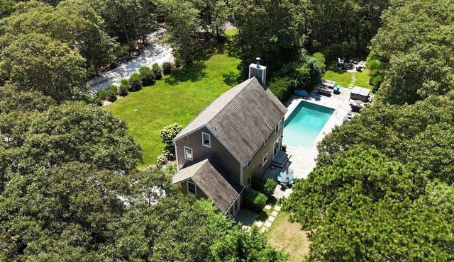 4-BR, Hot tub, Wifi, AC, Fire pit. No Pets.
