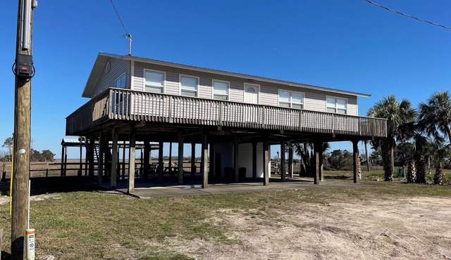4 BR House in Horseshoe Beach: Your Fishing & Scalloping Adventure Starts Here