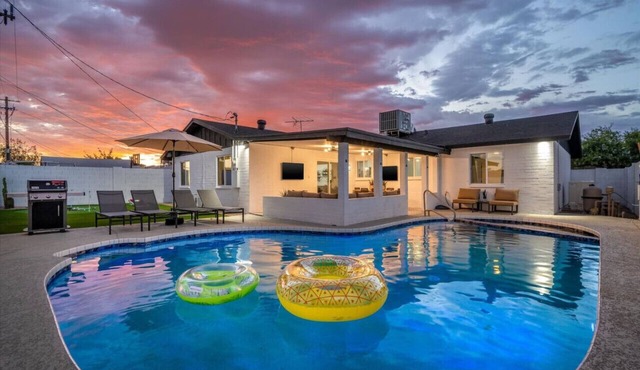 4-BR House with Pool/Hot Tub/Putting Green/Arcade