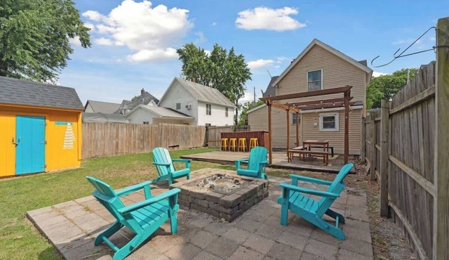 4 BR I 2 BA Lansing Home