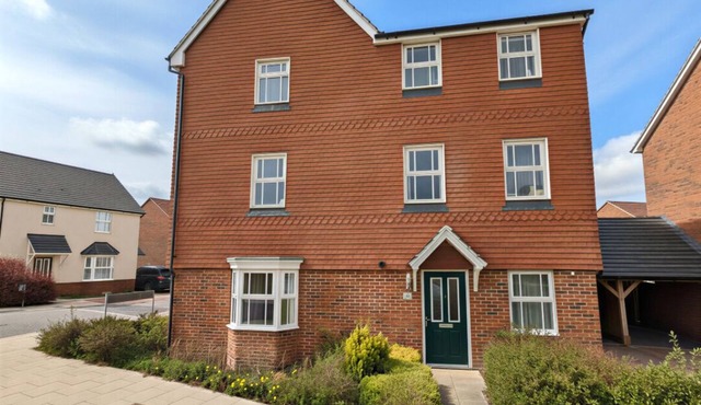 4 BR I 6 Beds 3 Bath | PS4 + Free Secure Parkingx3