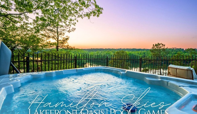4 BR Lakefront Lodge, Private Heated Pool, Kayaks