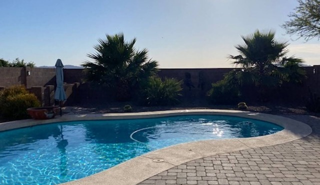 4 Br + loft 2000 SQ Dog friendly home with *Heated Pool*