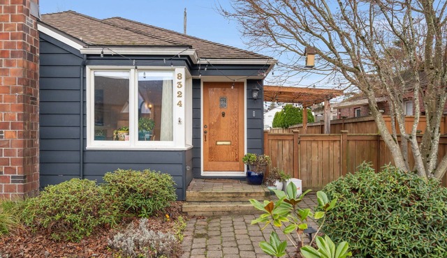 4 BR Loyal Heights Charmer, Patio and Lawn