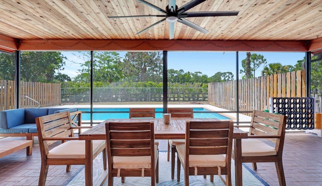 4 BR Luxurious Equestrian Pool Home on 2 Acres