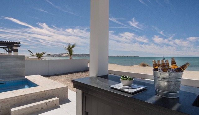 4 BR Luxurious Ocean front Casa Estrella in Islas del Mar