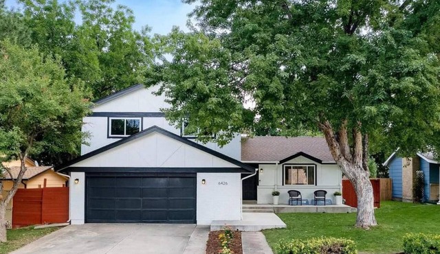 4 BR Modern Home With Pool Table and Fire Pit