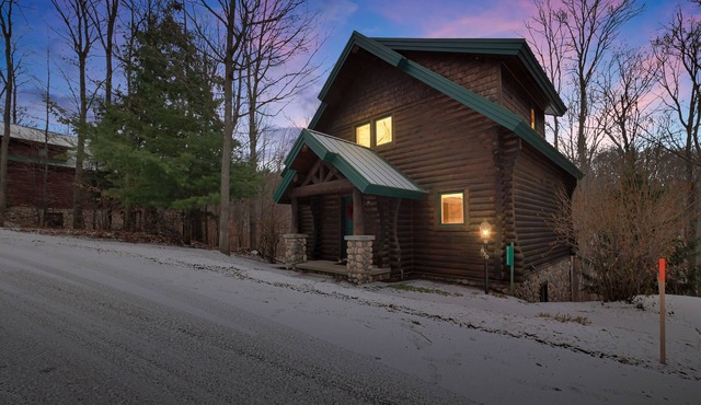 4 BR Mountain Cabin | Private Hot Tub | Ski-in/Ski-out | Sleeps 13 Guests!