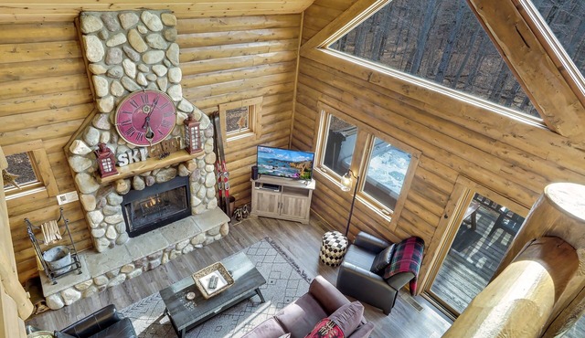 4 BR Mountain Cabin | Private Hot Tub | Ski-In/Ski-Out | Sleeps 14 Guests