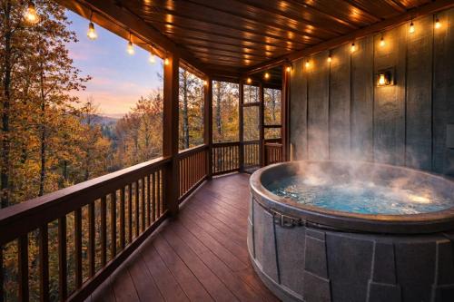 4 BR Mountain Cabin with Hot Tub & Fire Pit in GA