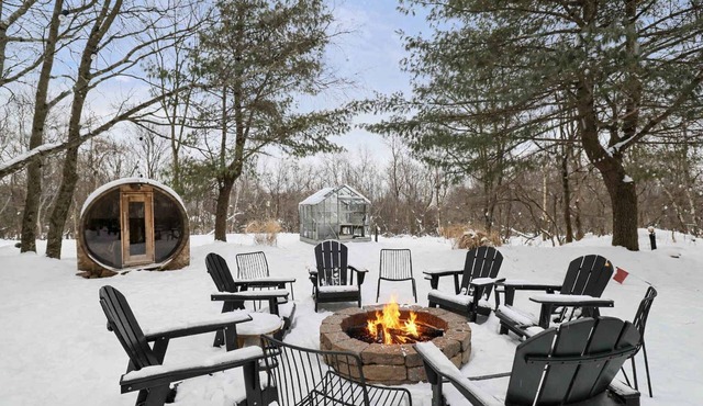 4 Br Mtn Cabin! Sauna~Hot Tub~Fire Pit~Putt Putt