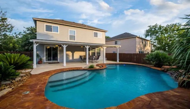 4 BR Oasis pool house - BMT Lackland & SeaWorld