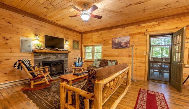 4 BR Perfect for Families or Couples Traveling Together! Cedar Furniture & Trim