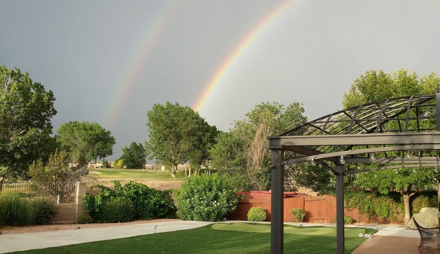 4 BR Resort-Style Living on Santa Fe Country Club! Entire Large Home- Lt!Bright!