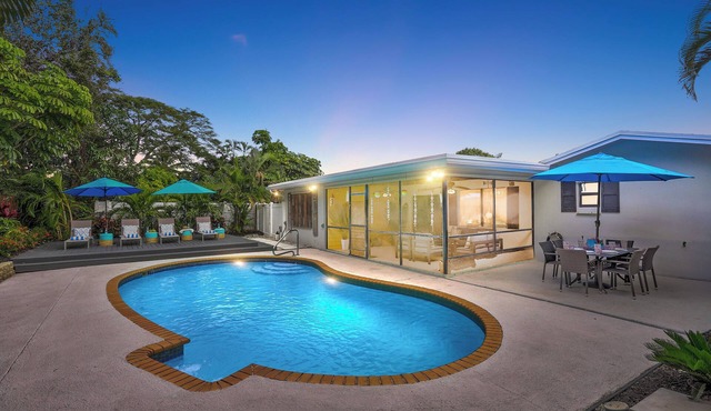 4 BR ☆ SLEEP 10 ☆ PRIVATE GUEST SUITE ☆ HEATED POOL ☆ NEAR BEACHES, WATERPARK & PGA