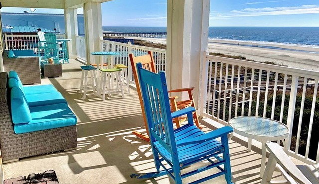 4 BR Top Floor Oceanfront Condo | Pet Friendly | Pool | Free Wifi & Parking