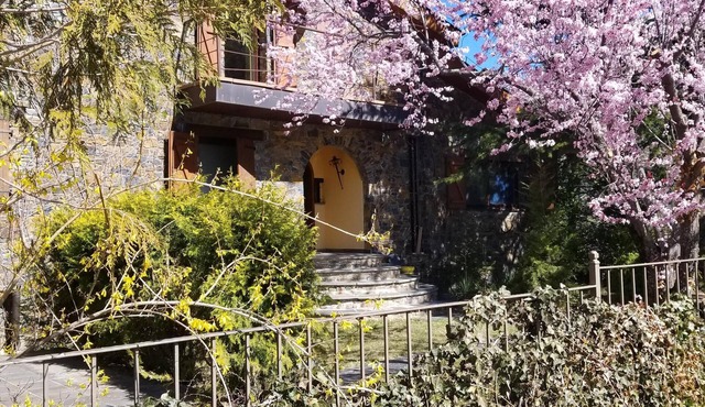 4 BR TRADITIONAL BEAUTIFUL CHALET ANDORRA ELS COM