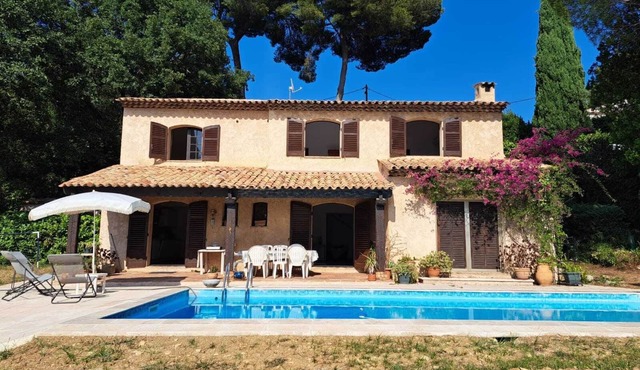 4 BR Villa with Pool, Sea View, AC, Parking. - BENAKEY