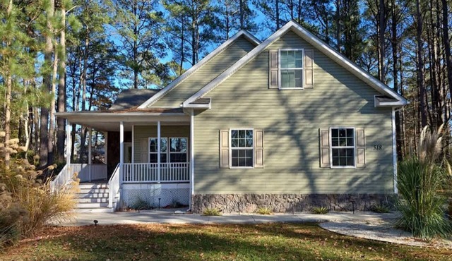 4 BR Waterfront Retreat with Dock and Game Room