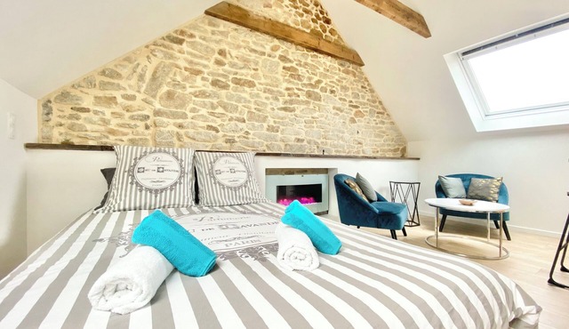 4★ Bright Studio on Top Floor, Wifi, 5 min Walk to Quimper Station