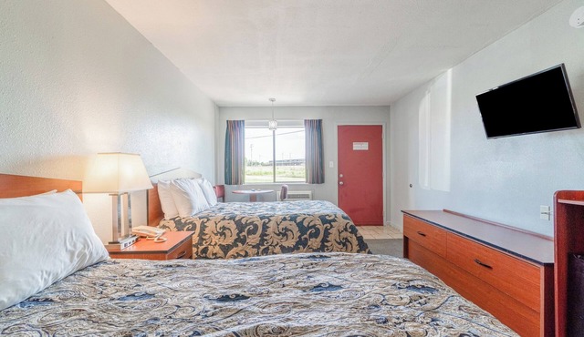 4 Bright Units, Walk to Local Restaurants, Parks & Enjoy the Best of Aurora Life