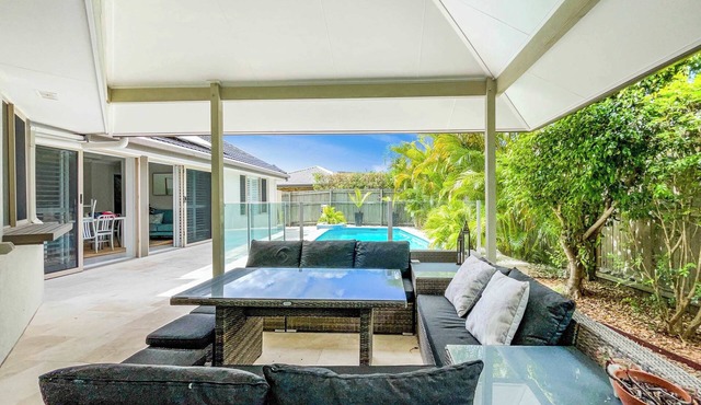 4 BRM Family Home with Pool Bokarina