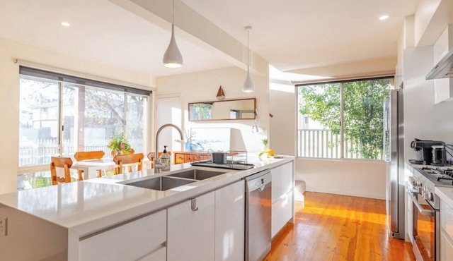 4 BRM House, Walk to Beach & Town/Pub, Free WiFi & Foxtel, Family Friendly