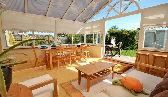 4 Brooks Close - a house that sleeps 6 guests in 3 bedrooms